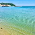 The Beachcomber, One Min From Harbour And Beach *