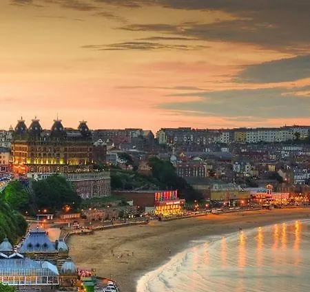 The Beachcomber, One Min From Harbour And Beach