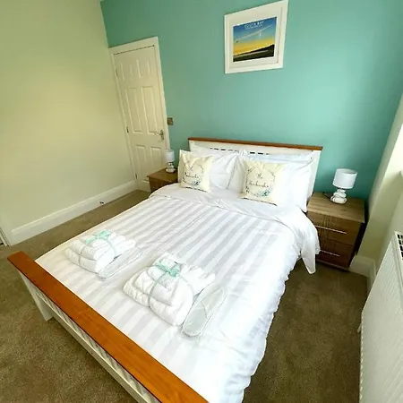 The Beachcomber, One Min From Harbour And Beach Apartmán