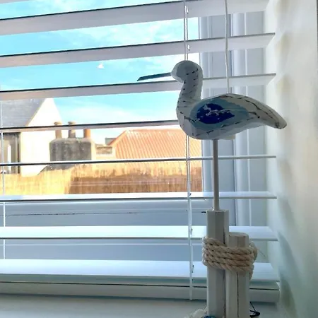 The Beachcomber, One Min From Harbour And Beach *