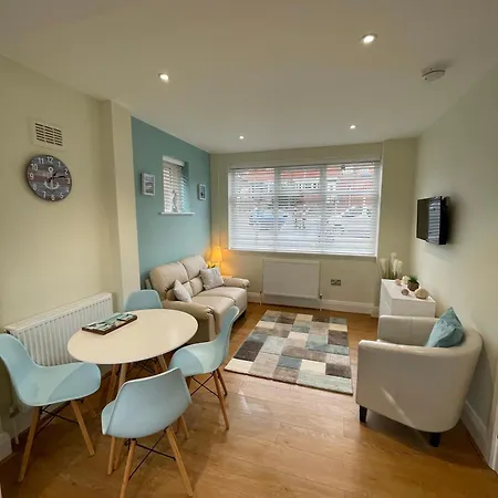 The Beachcomber, One Min From Harbour And Beach * Scarborough