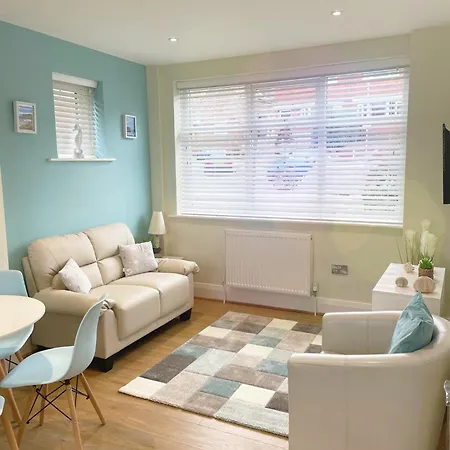 The Beachcomber, One Min From Harbour And Beach * Scarborough