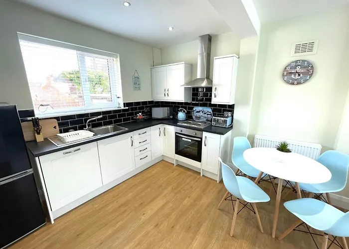 The Beachcomber, One Min From Harbour And Beach * Scarborough