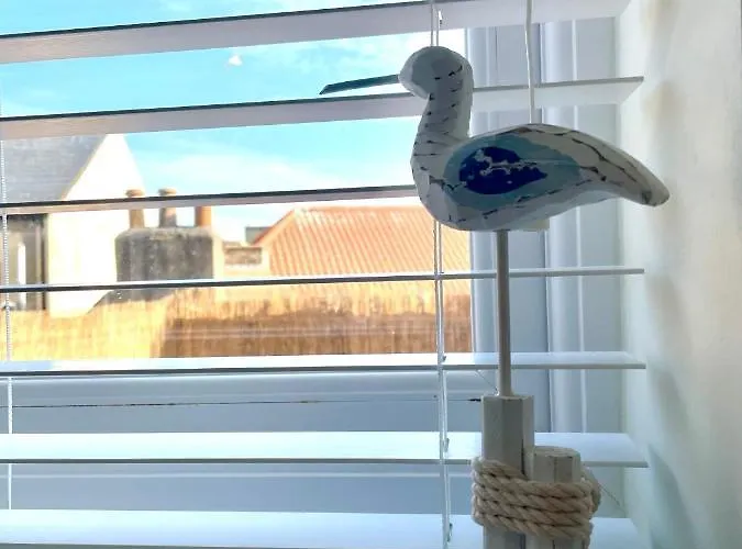 The Beachcomber, One Min From Harbour And Beach *