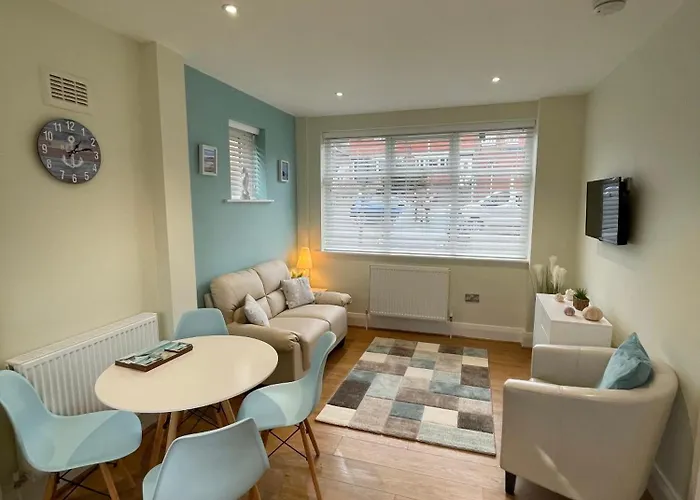 The Beachcomber, One Min From Harbour And Beach * Scarborough