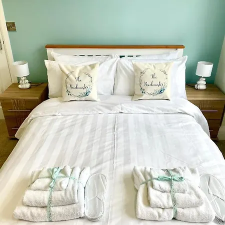 Apartment The Beachcomber, One Min From Harbour And Beach *