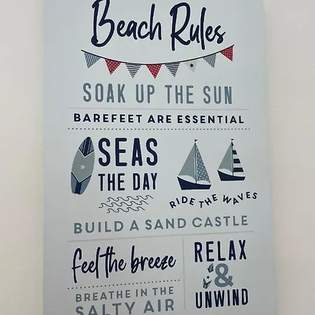 The Beachcomber, One Min From Harbour And Beach Scarborough