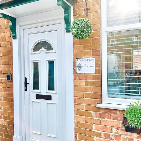 Apartment The Beachcomber, One Min From Harbour And Beach