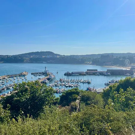 The Beachcomber, One Min From Harbour And Beach Apartment *