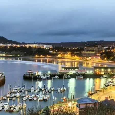 The Beachcomber, One Min From Harbour And Beach