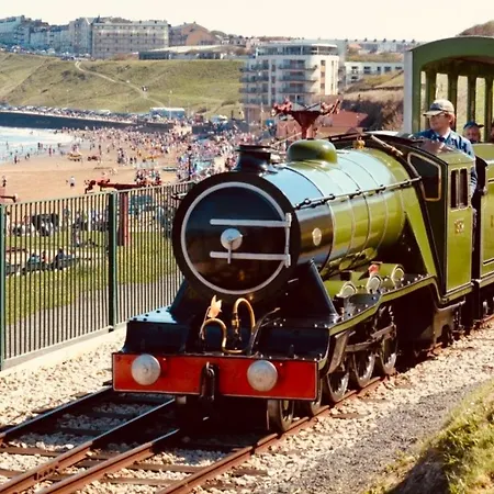 The Beachcomber, One Min From Harbour And Beach Apartment Scarborough