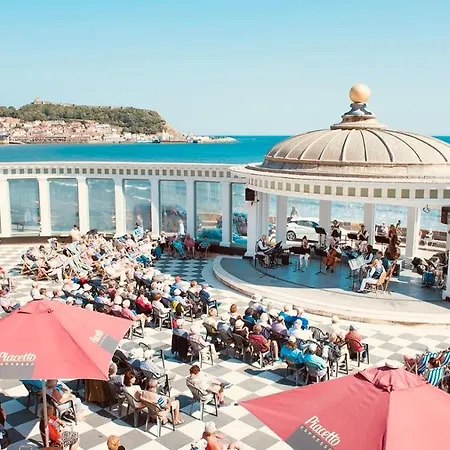 The Beachcomber, One Min From Harbour And Beach *