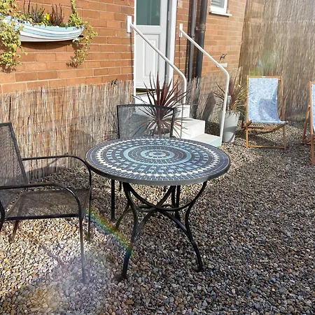 Apartment The Beachcomber, One Min From Harbour And Beach